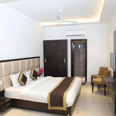 Hotel Avi Inn Amritsar Exterior photo