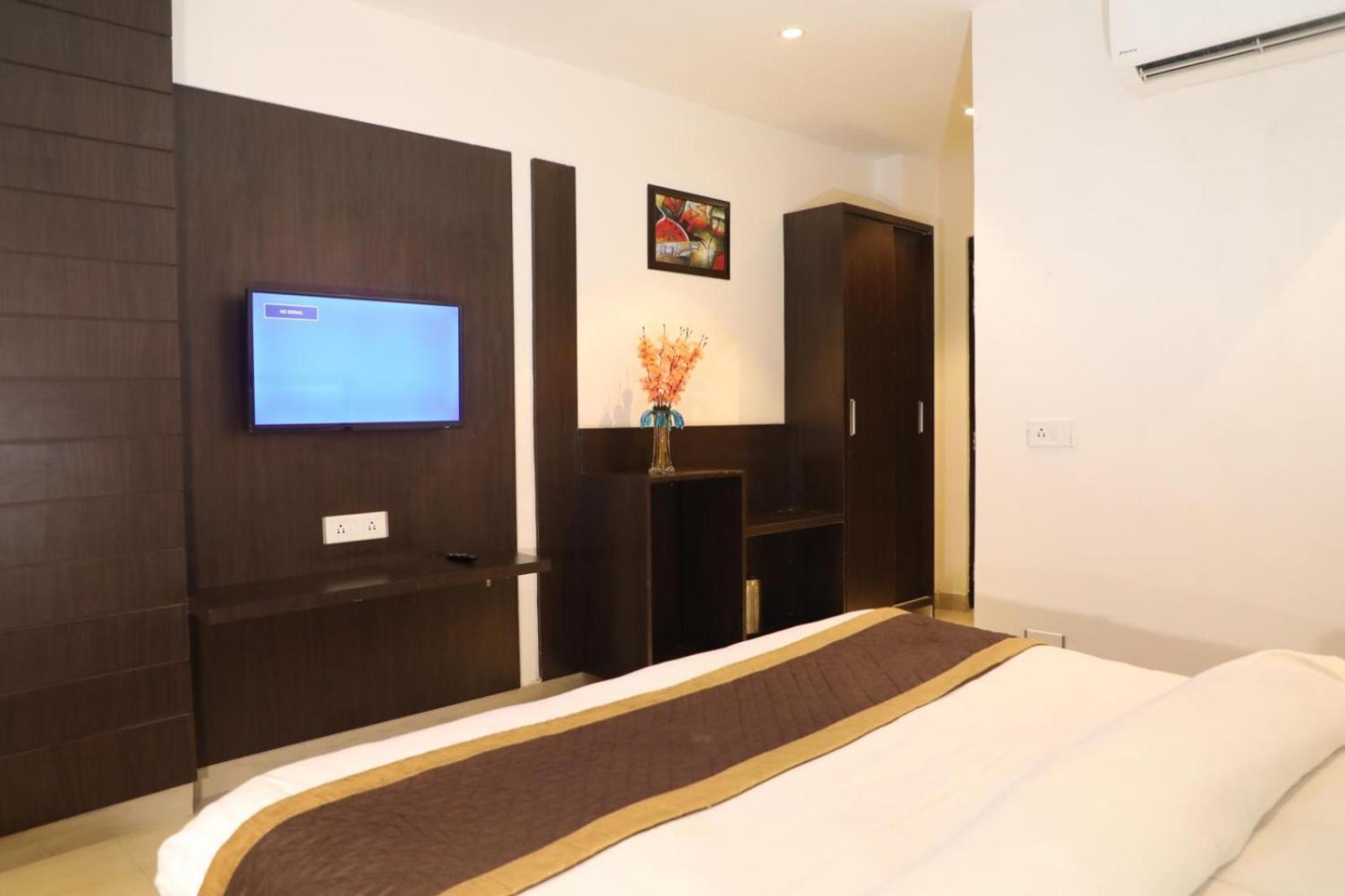 Hotel Avi Inn Amritsar Exterior photo