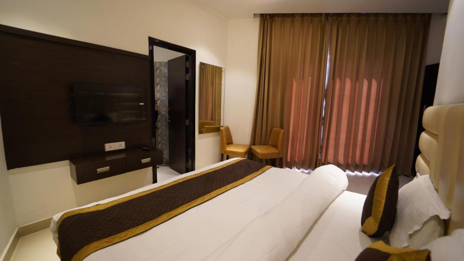 Hotel Avi Inn Amritsar Exterior photo