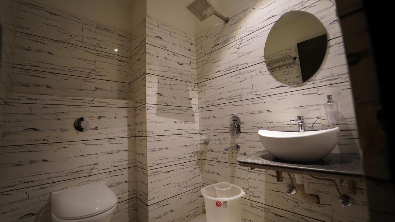 Hotel Avi Inn Amritsar Exterior photo