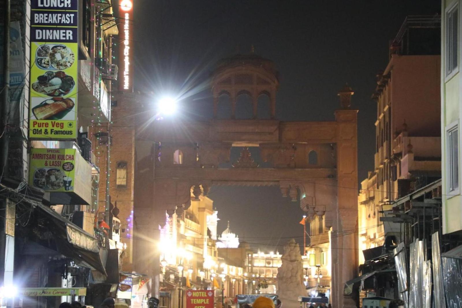 Hotel Avi Inn Amritsar Exterior photo