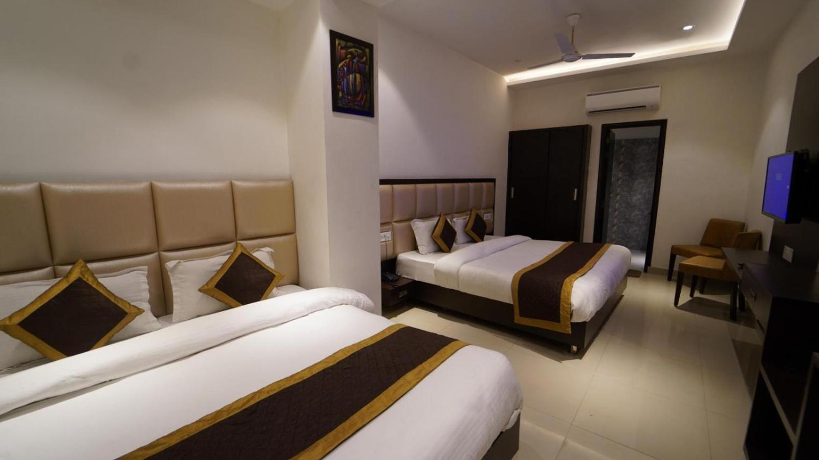 Hotel Avi Inn Amritsar Exterior photo